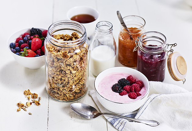 Gör din egen frukostgranola med det du gillar bäst