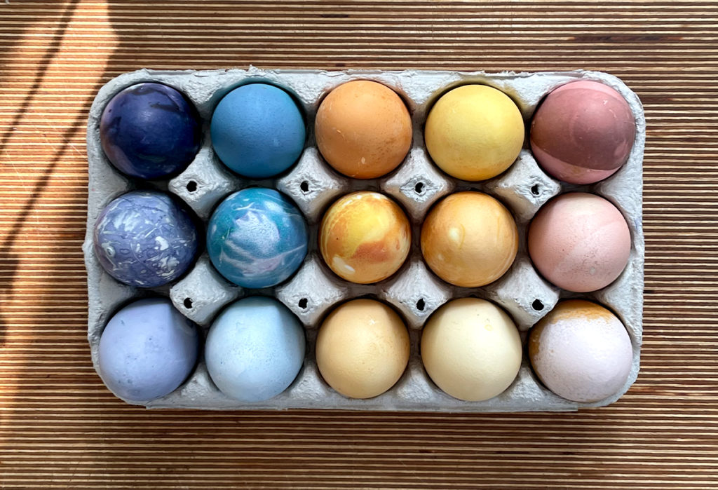 färga ägg naturligt